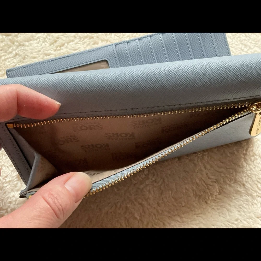 HOLD ~ HP ๐ Michael Kors Tri-Fold Wallet - Picture 5 of 7